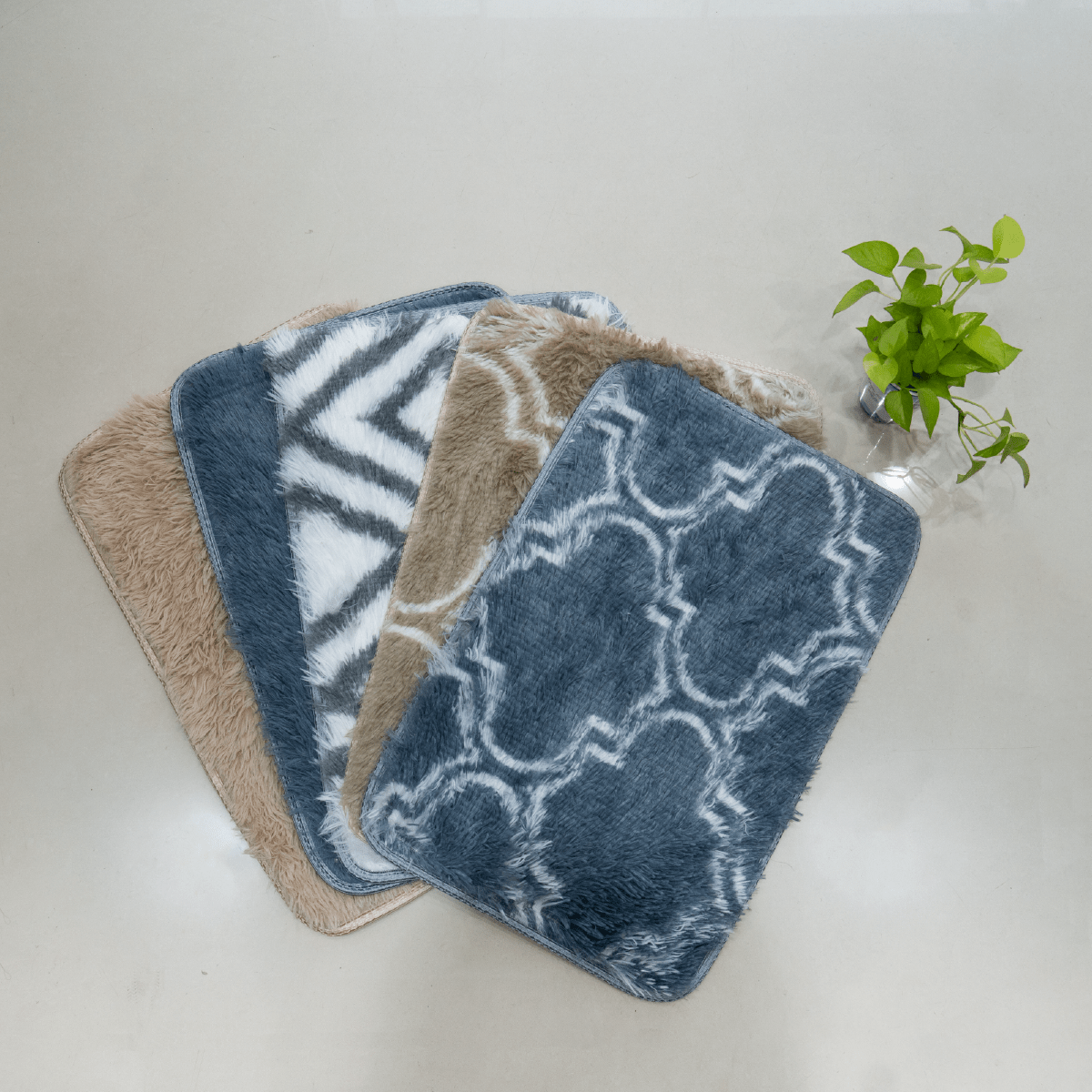ảnh thông tin sản phẩm Thảm lau chân lông dài êm ái, mềm mại, chống trơn trượt 40x60cm
