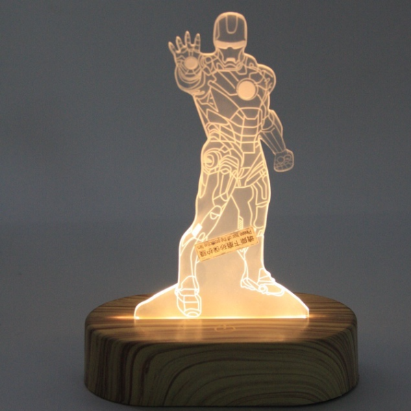 ảnh mô tả sản phẩm Đèn ngủ hình Iron Man để bàn 3D 3 chế độ màu